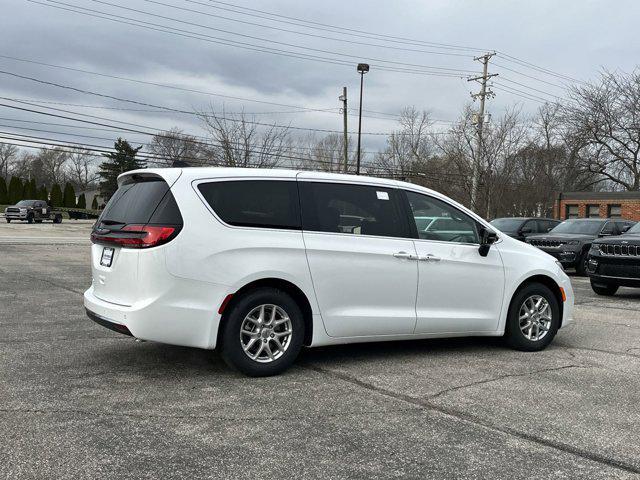 new 2025 Chrysler Pacifica car, priced at $45,685