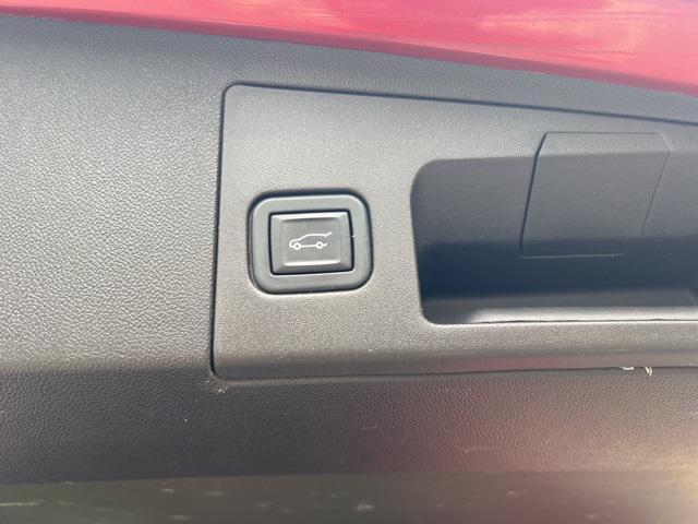 used 2022 Cadillac XT5 car, priced at $25,995