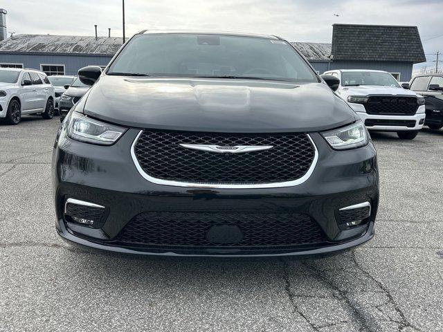 new 2025 Chrysler Pacifica car, priced at $45,685