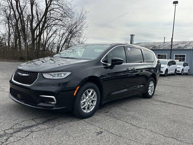 new 2025 Chrysler Pacifica car, priced at $45,685