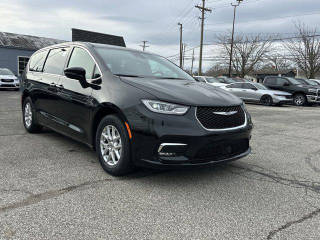 new 2025 Chrysler Pacifica car, priced at $45,685