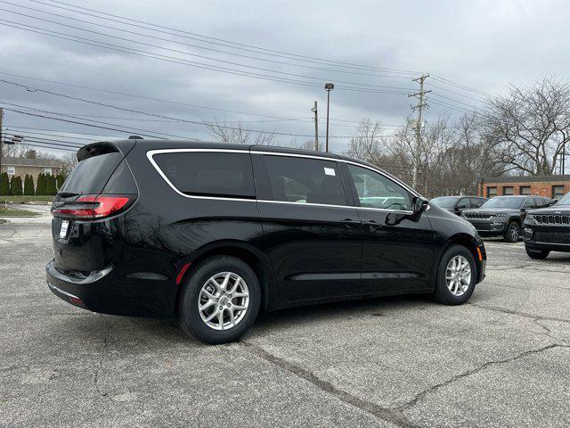 new 2025 Chrysler Pacifica car, priced at $45,685