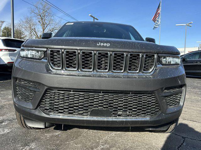 new 2025 Jeep Grand Cherokee car, priced at $38,175