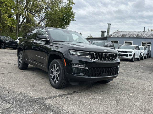 new 2025 Jeep Grand Cherokee car, priced at $45,295