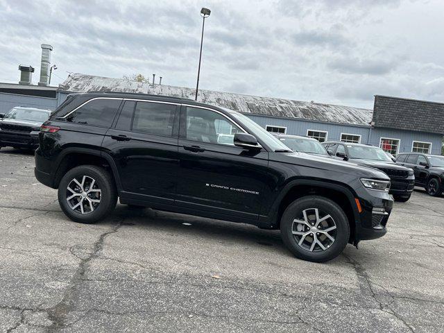 new 2025 Jeep Grand Cherokee car, priced at $45,295