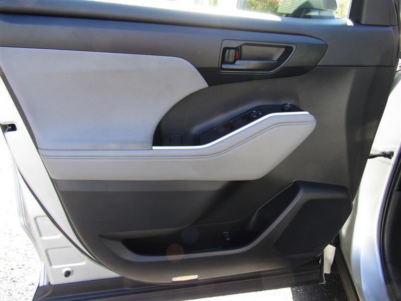 used 2020 Toyota Highlander car, priced at $23,450