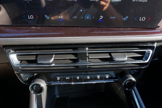 new 2025 Chevrolet Traverse car, priced at $50,310
