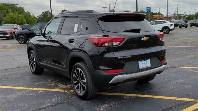 new 2025 Chevrolet TrailBlazer car, priced at $23,595