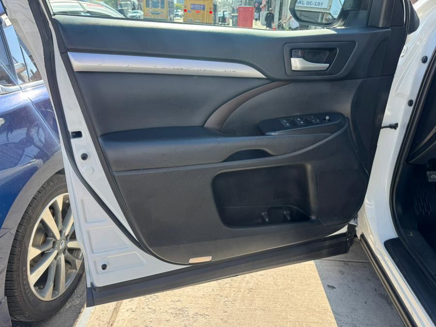 used 2019 Toyota Highlander car, priced at $24,999