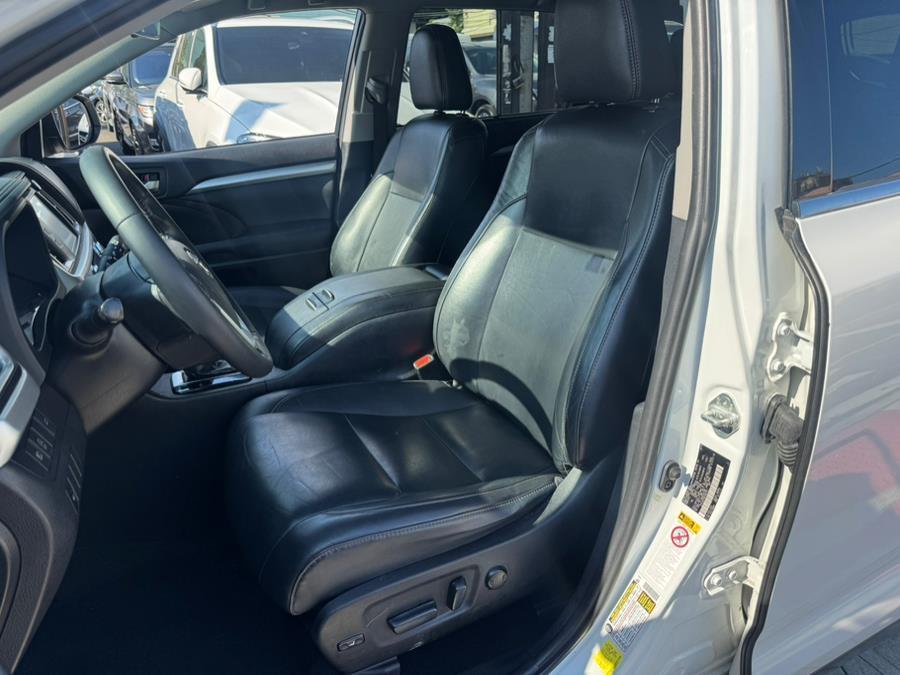 used 2019 Toyota Highlander car, priced at $24,999