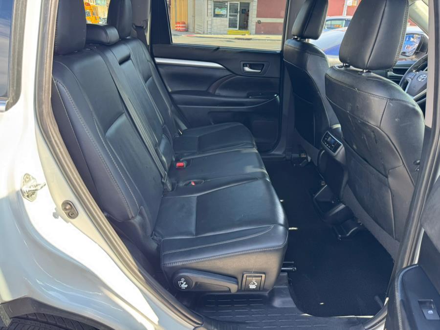used 2019 Toyota Highlander car, priced at $24,999