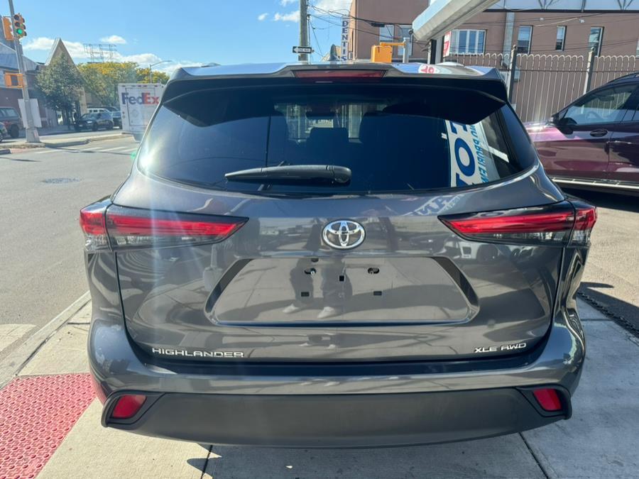 used 2022 Toyota Highlander car, priced at $35,999