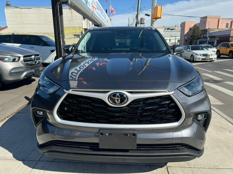 used 2022 Toyota Highlander car, priced at $35,999