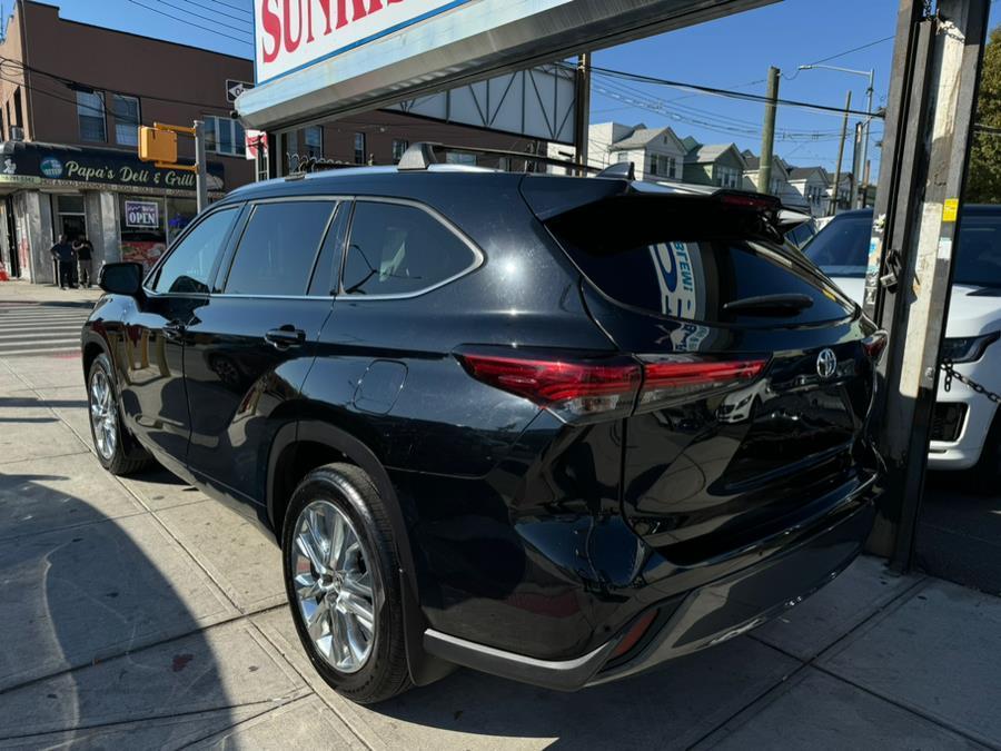 used 2020 Toyota Highlander car, priced at $29,999