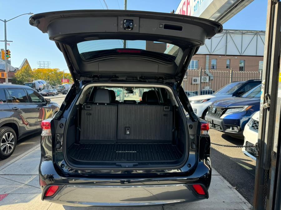 used 2020 Toyota Highlander car, priced at $29,999