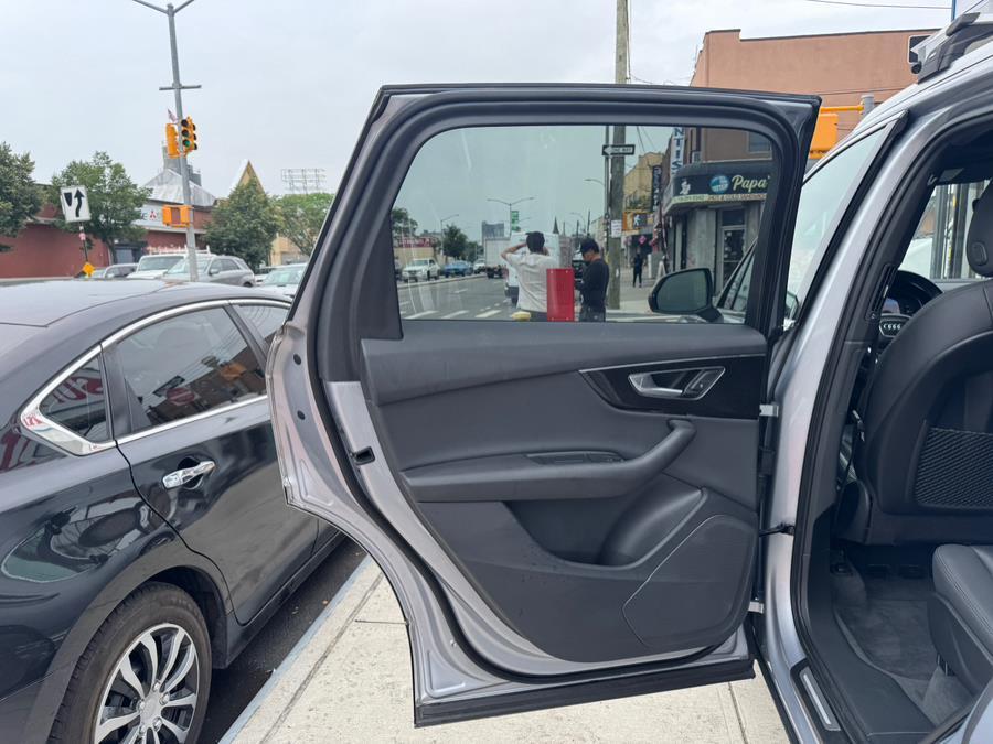 used 2020 Audi Q7 car, priced at $23,999