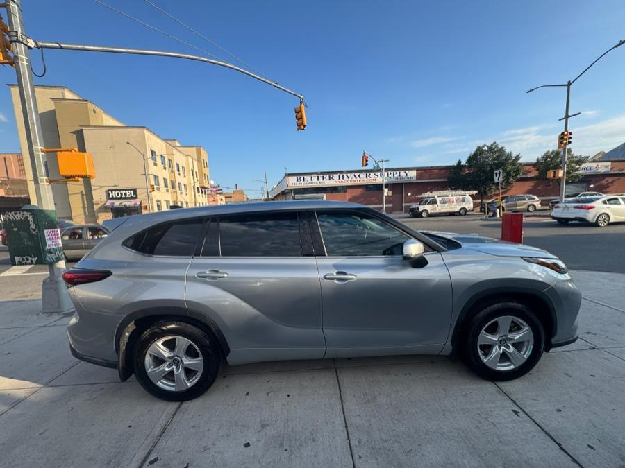 used 2022 Toyota Highlander car, priced at $26,999