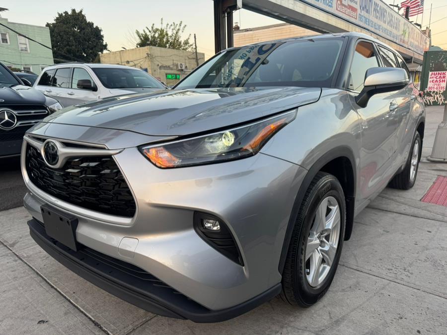 used 2022 Toyota Highlander car, priced at $26,999