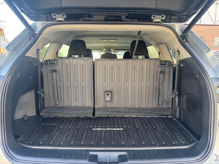 used 2022 Toyota Highlander car, priced at $26,999