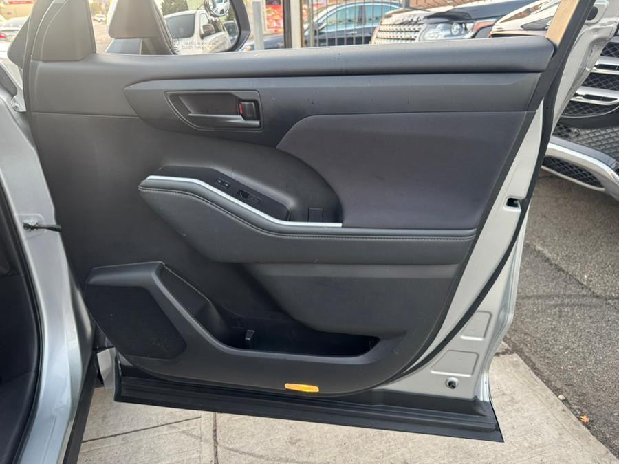 used 2022 Toyota Highlander car, priced at $26,999