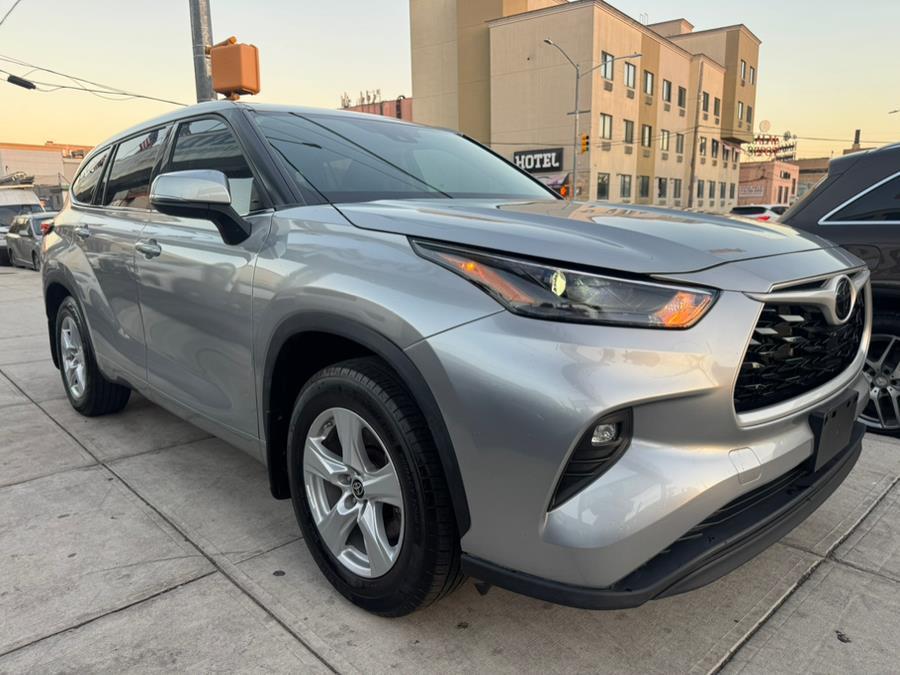 used 2022 Toyota Highlander car, priced at $26,999