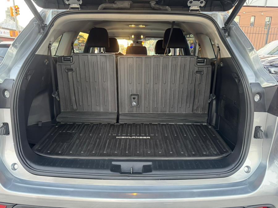 used 2022 Toyota Highlander car, priced at $26,999