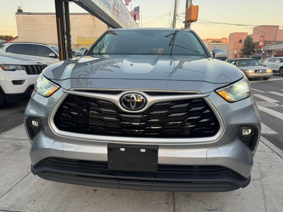 used 2022 Toyota Highlander car, priced at $26,999