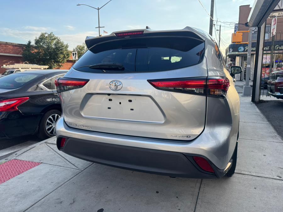 used 2022 Toyota Highlander car, priced at $26,999