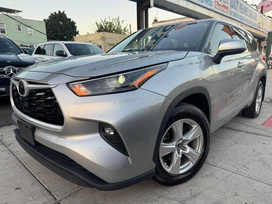 used 2022 Toyota Highlander car, priced at $26,999
