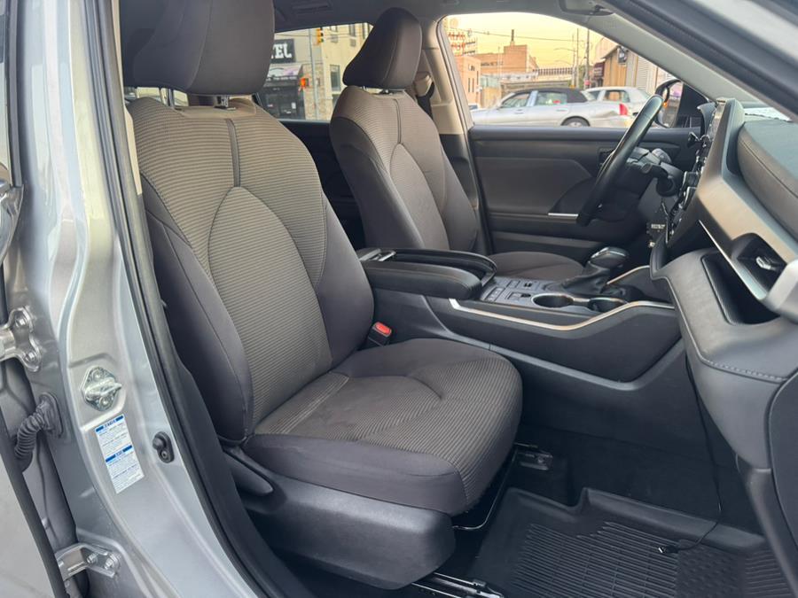 used 2022 Toyota Highlander car, priced at $26,999