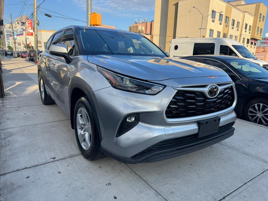 used 2022 Toyota Highlander car, priced at $26,999