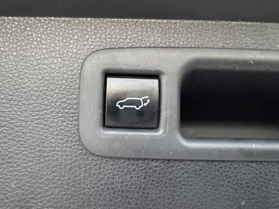 used 2022 Toyota Highlander car, priced at $26,999