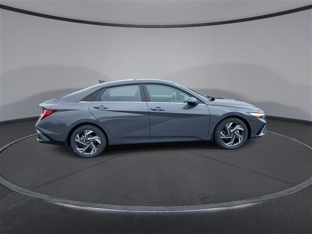 new 2024 Hyundai Elantra car, priced at $24,723