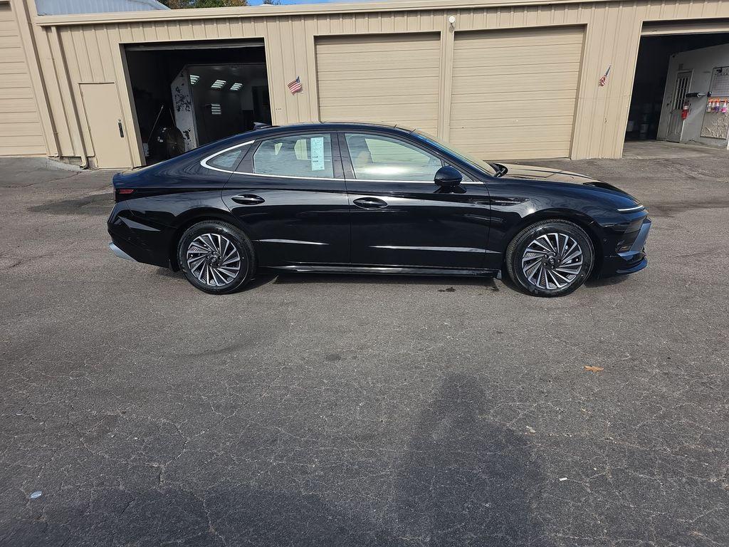 new 2026 Hyundai Sonata Hybrid car, priced at $39,895