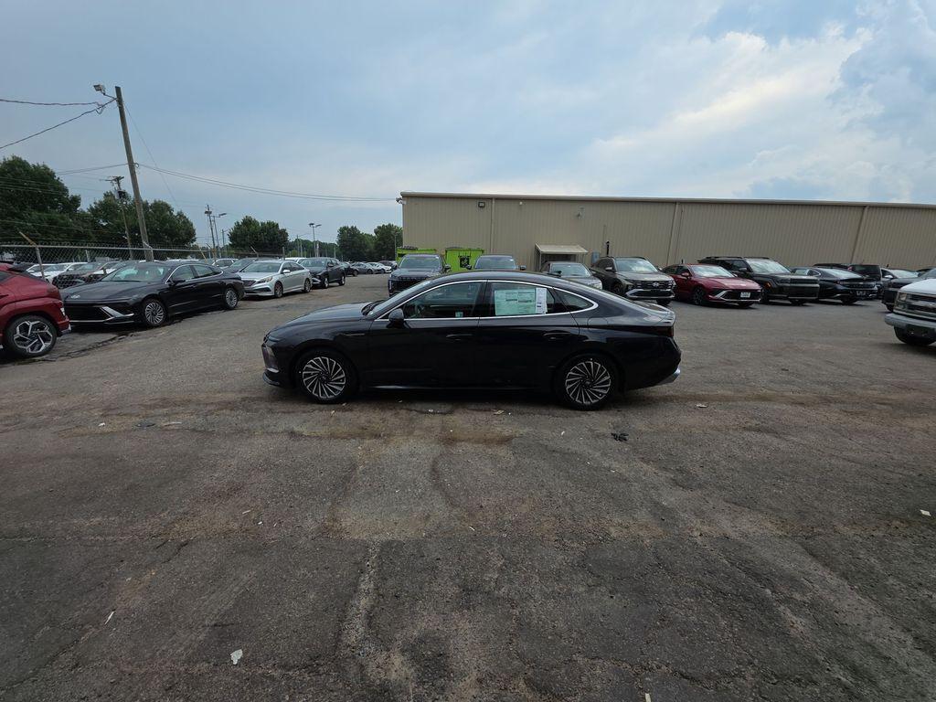new 2025 Hyundai Sonata Hybrid car, priced at $33,110