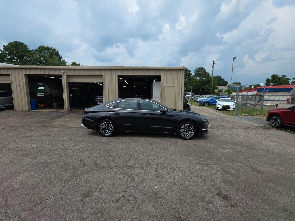 new 2025 Hyundai Sonata Hybrid car, priced at $33,110