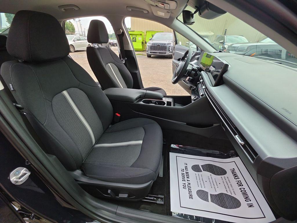 new 2025 Hyundai Sonata Hybrid car, priced at $33,110