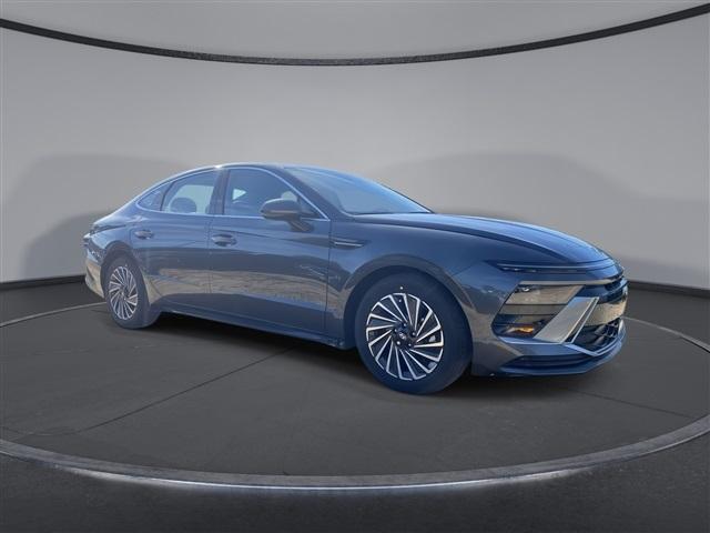 new 2025 Hyundai Sonata Hybrid car, priced at $30,924