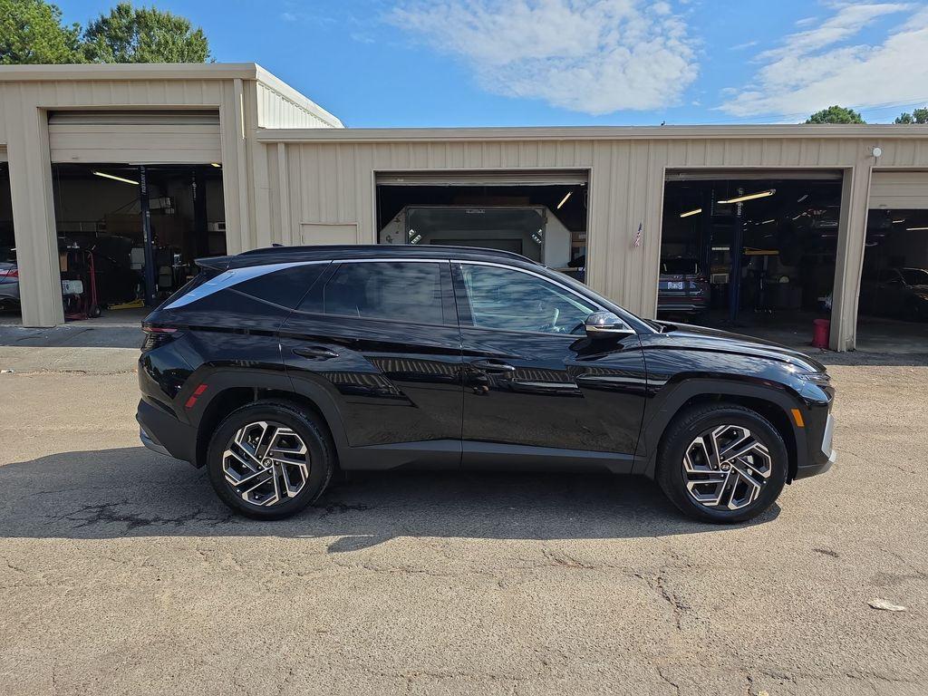 new 2025 Hyundai TUCSON Hybrid car, priced at $40,175