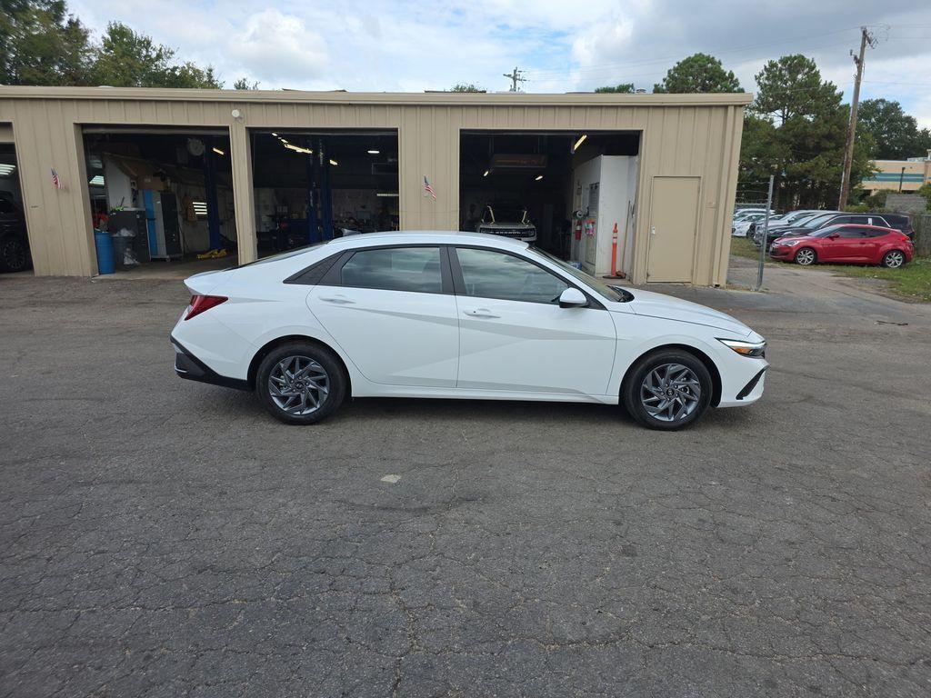 new 2025 Hyundai ELANTRA HEV car, priced at $27,630