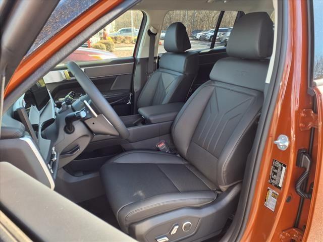 new 2025 Hyundai Santa Fe car, priced at $43,000