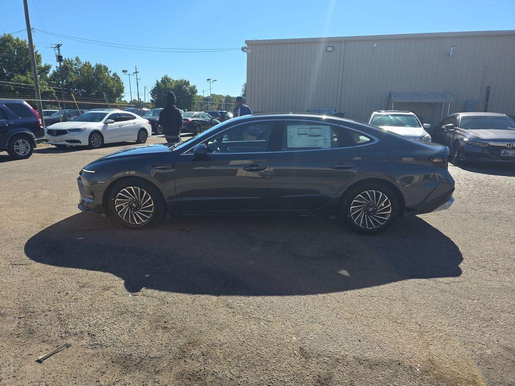 new 2026 Hyundai Sonata Hybrid car, priced at $39,895