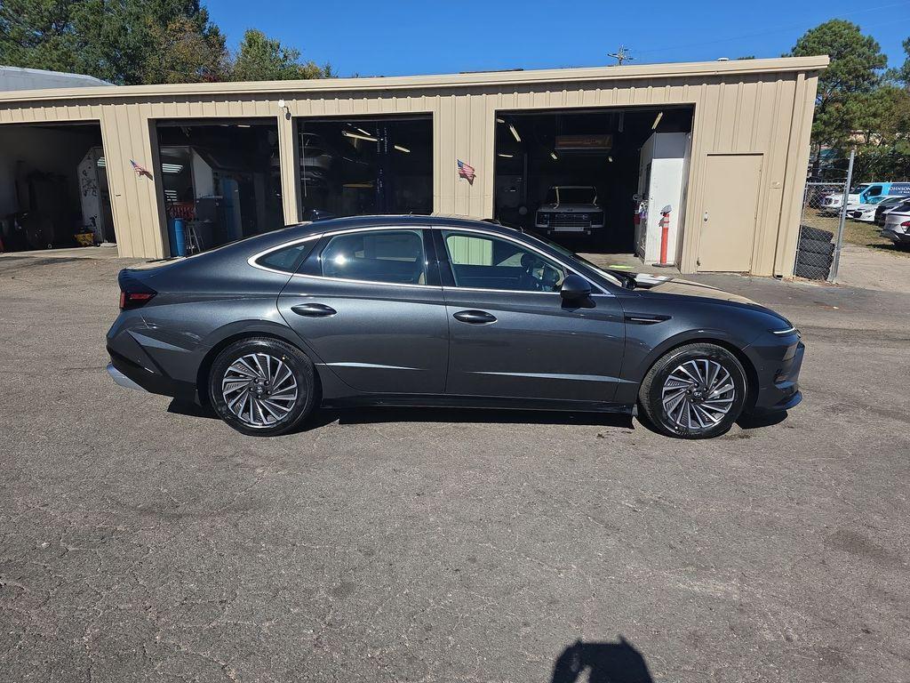 new 2026 Hyundai Sonata Hybrid car, priced at $39,895