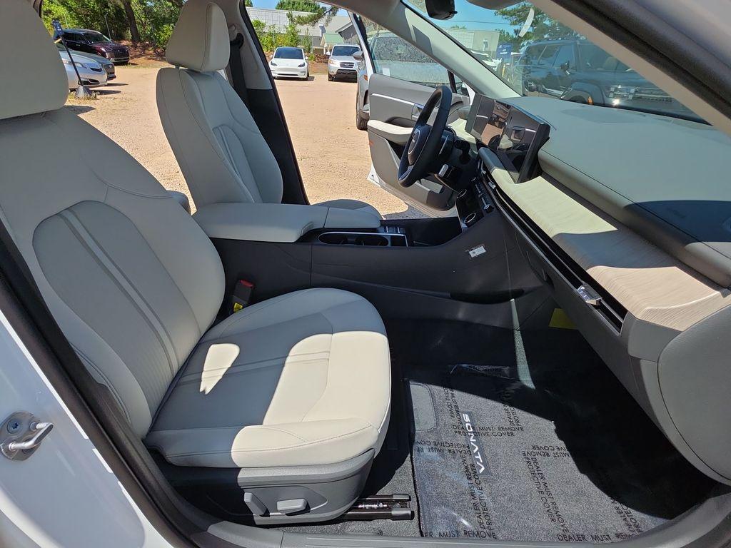 new 2025 Hyundai Sonata Hybrid car, priced at $33,575