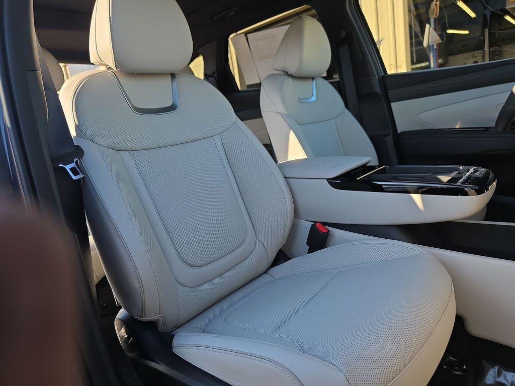 new 2025 Hyundai TUCSON Hybrid car, priced at $41,000