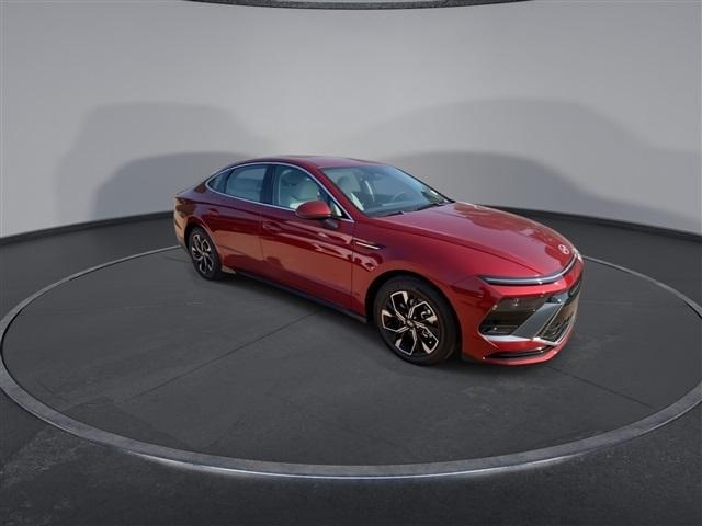 new 2024 Hyundai Sonata car, priced at $25,226