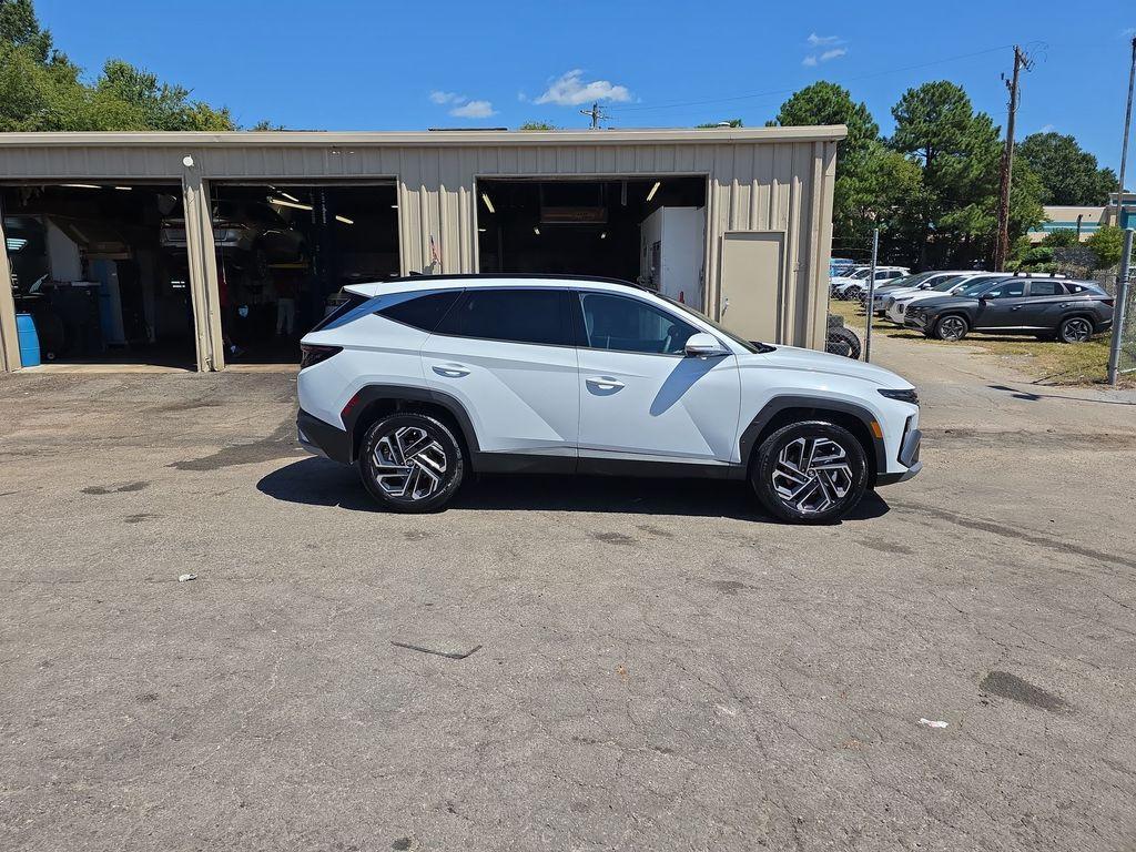 new 2025 Hyundai TUCSON Hybrid car, priced at $41,705
