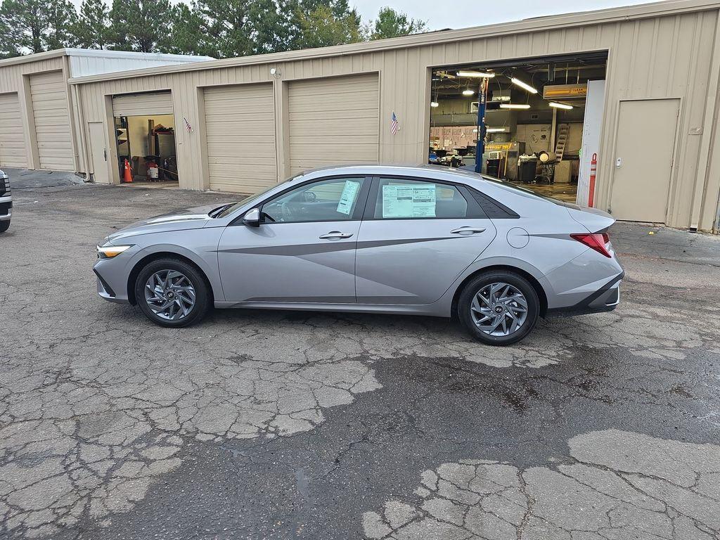 new 2025 Hyundai ELANTRA HEV car, priced at $27,365