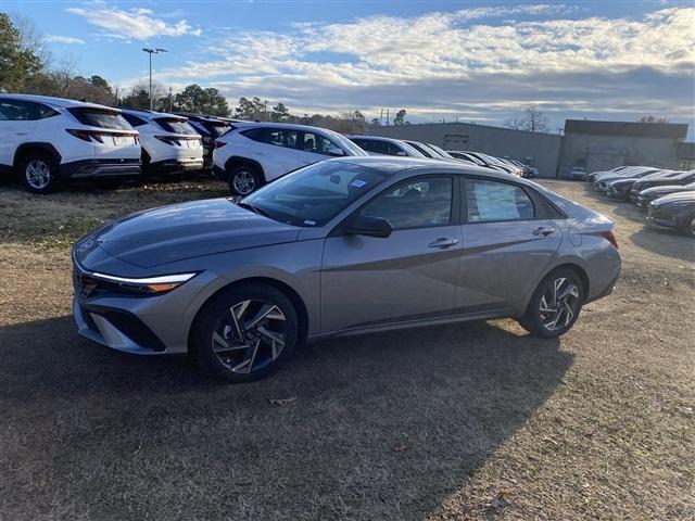 new 2025 Hyundai Elantra car, priced at $23,678