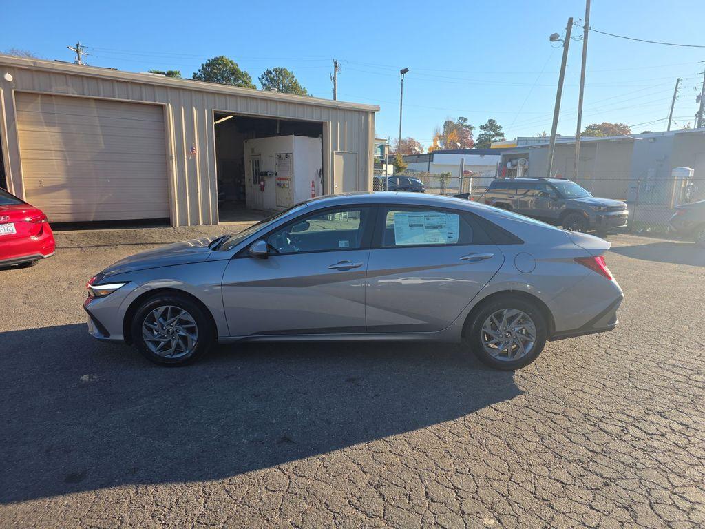 new 2026 Hyundai ELANTRA HEV car, priced at $26,585